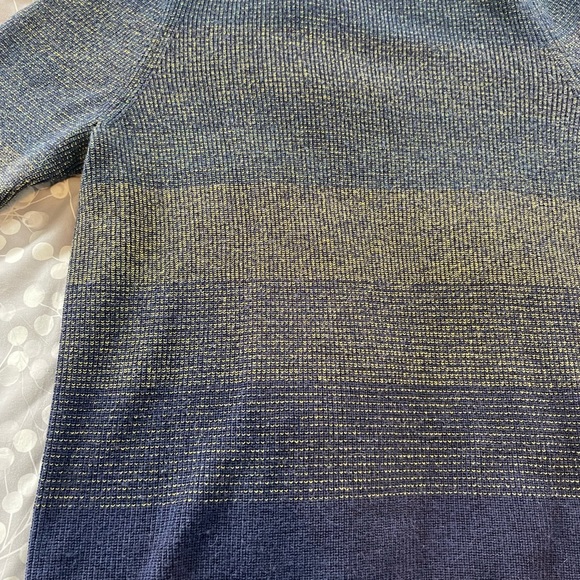 Lululemon Merino Wool Sweater. Rarely worn by my daughters loser ex-boyfriend - Picture 6 of 10